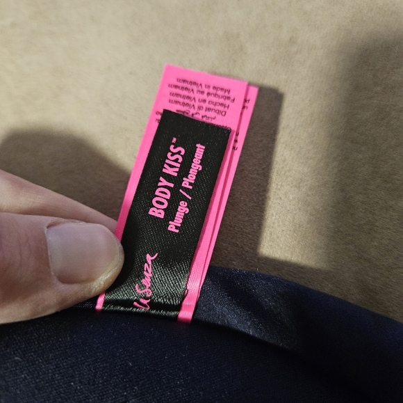 La SENZA Body Kiss Plunge Bra 38C black lace w corset front close up2cups up2cup - Picture 11 of 14